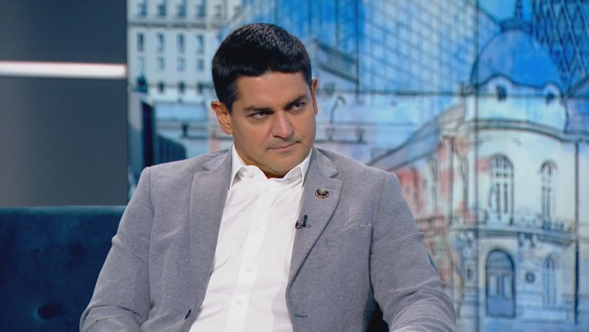 Радостин Василев: Кулинарната лакомия в политиката на Пеевски започна да дразни Борисов