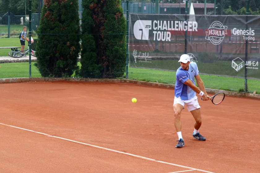 Александър Донски отпадна в първия кръг на двойки на турнир от сериите Чалънджър в Лисабон