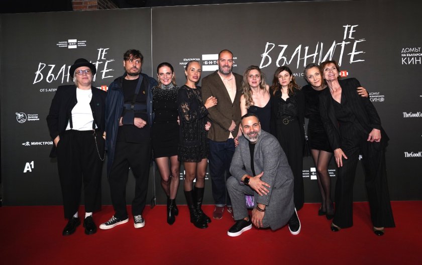 Сериалът на БНТ "Те, вълните" грабна голямата награда на варненския фестивал "Златна роза"