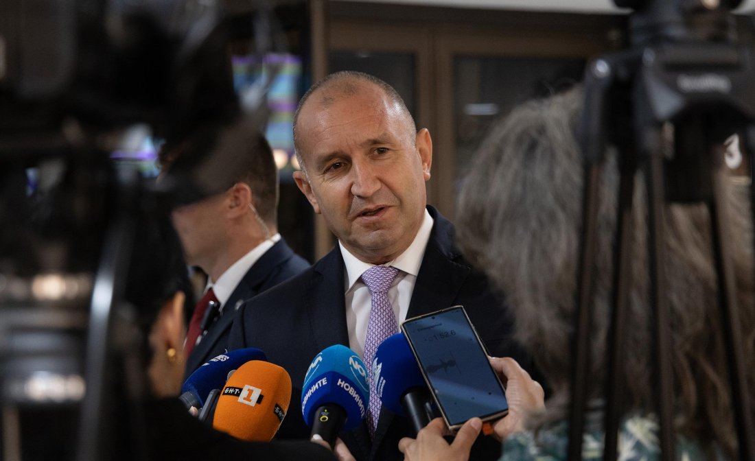 Президентът Радев: Появя ли се някъде - министрите на Борисов се разбягват като пилци