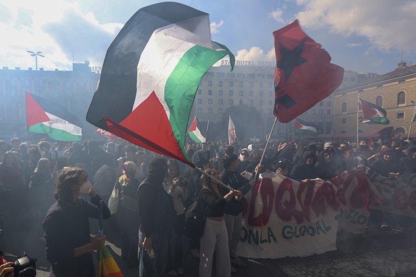 Италианци в защита на флотилията, протести в подкрепа на палестинците