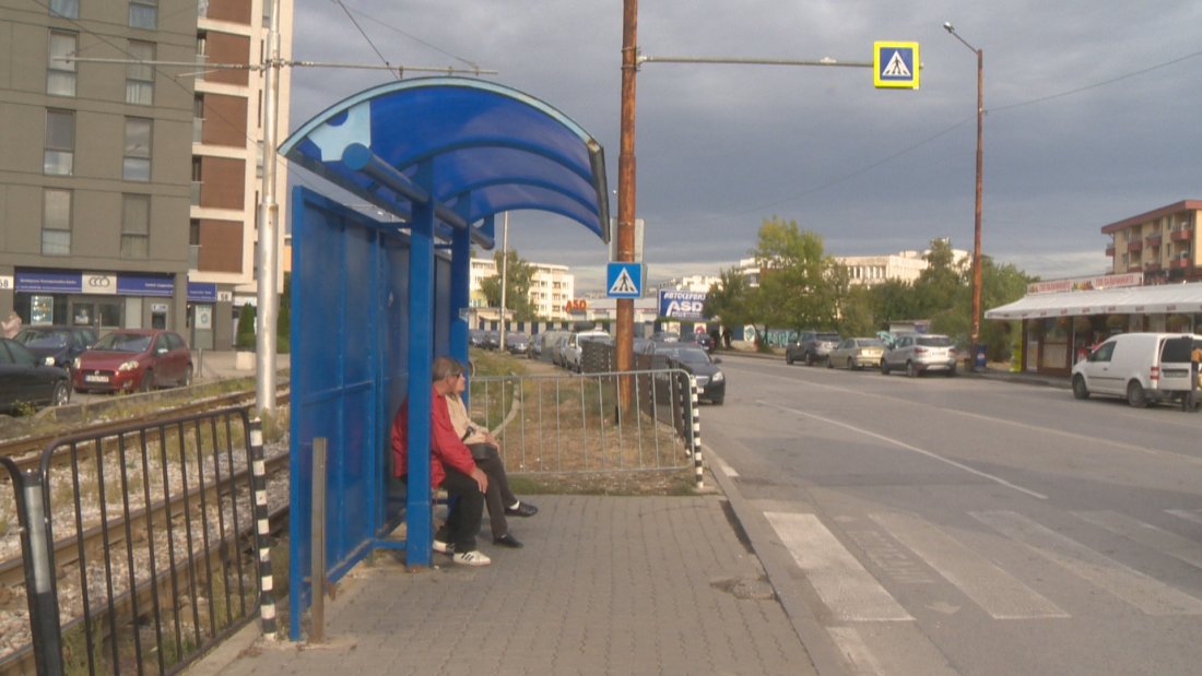 Месец след пропукването на бул. "Панчо Владигеров": Градският транспорт обикаля и закъснява