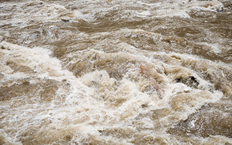 Митов предупреди: Възможни са наводнения и усложняване на ситуацията утре