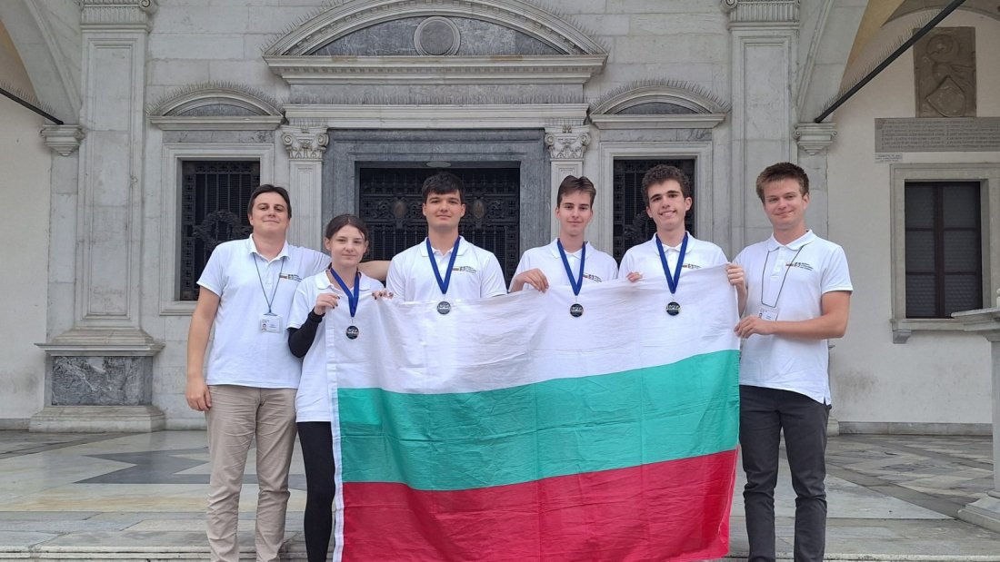 злато абсолютно първо медала българските информатици