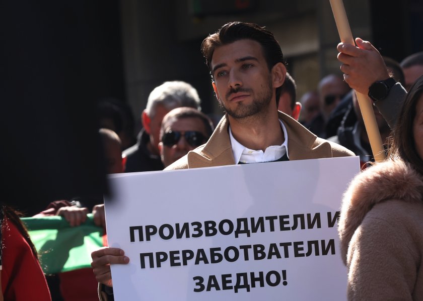 Тахов: До дни ще се реши дали да се ваксинират срещу шарка дребните преживни животни у нас