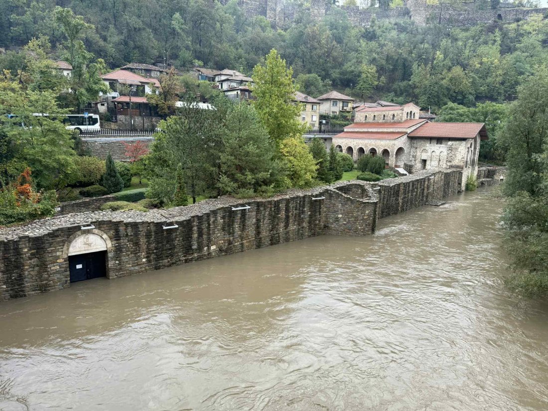 След критични стойности: Спадат нивата на реките в района на Велико Търново