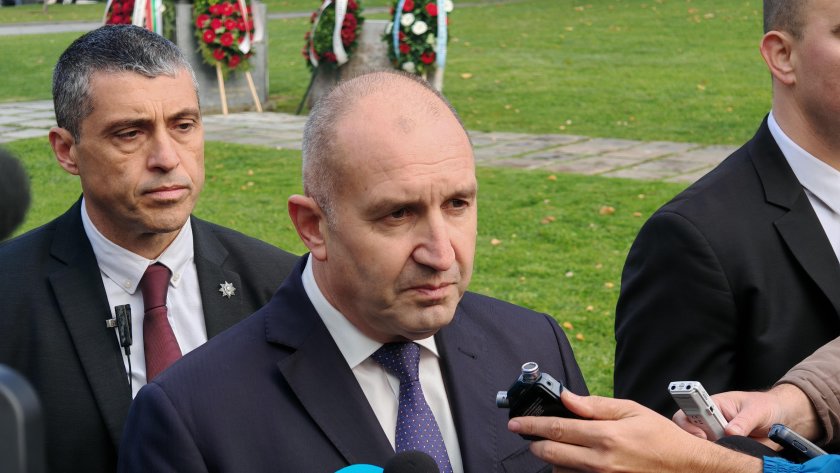 президентът румен радев ставаме свидетели борисов капитулира пеевски предава властта