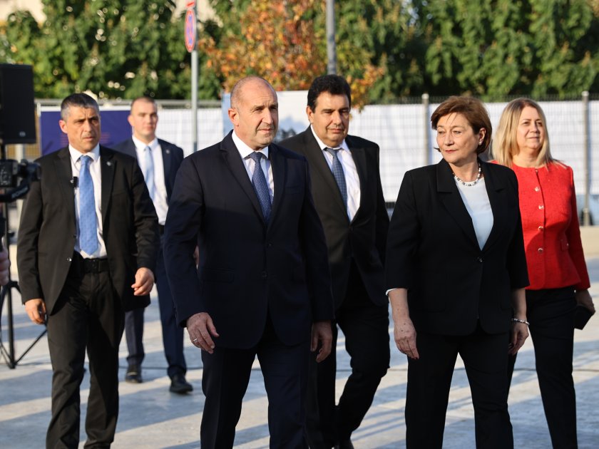 лаконичен коментар президента евтин политически театър