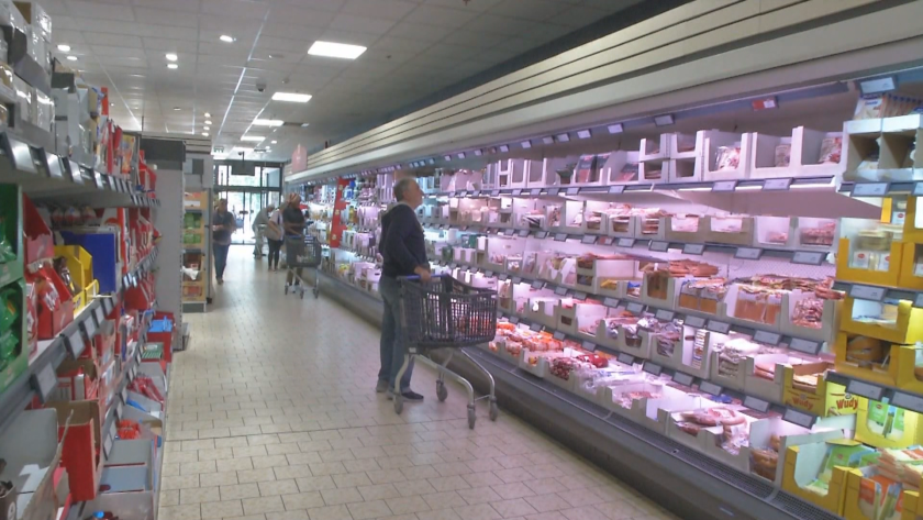 Гърците вече купуват над 2000 храни и продукти от първа необходимост с намаление