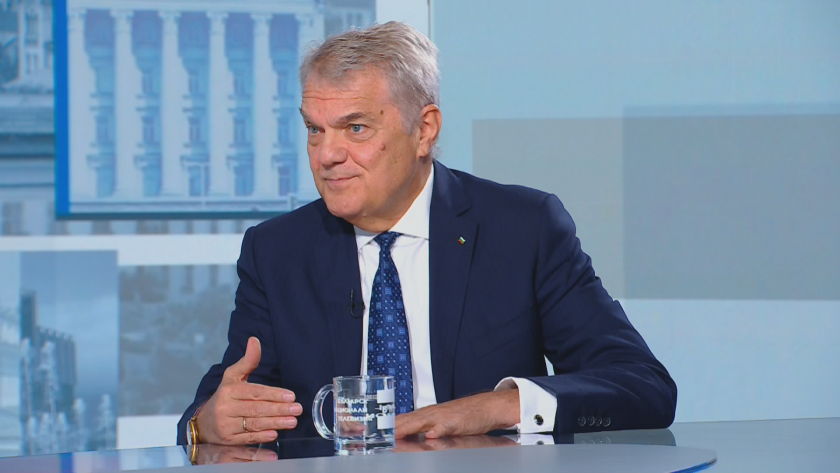 Румен Петков: Вместо с първия бюджет в евро, се занимаваме с това кой на какви вечеринки е ходил