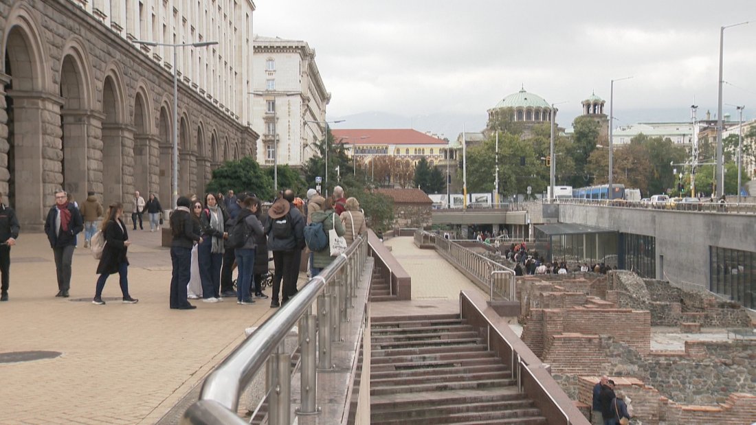 туристическите групи нас рядко ползват екскурзоводи