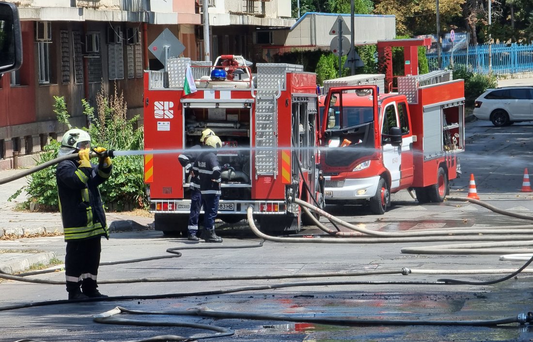 Двама души са с изгаряния след пожар в Дом за възрастни хора край Варна
