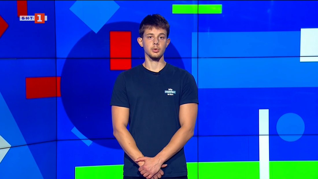 Лувърът отваря врати след "обира на века"