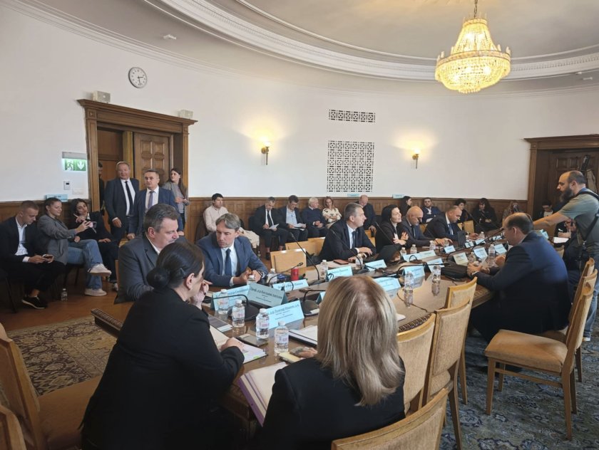 Костадин Ангелов: Заплатите в сектор "Здравеопазване" могат да бъдат увеличени със Закона за бюджета на НЗОК