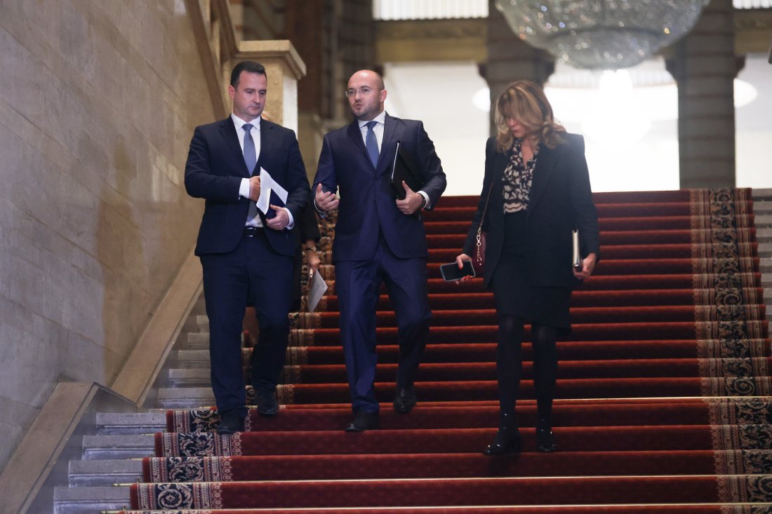 Ясен план: Правителството с мерки след санкциите срещу "Лукойл"