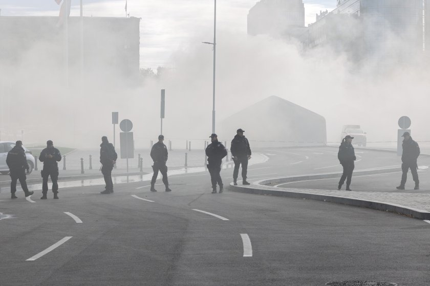 Стрелба в Белград: Атакуван е палатков лагер на привърженици на Вучич