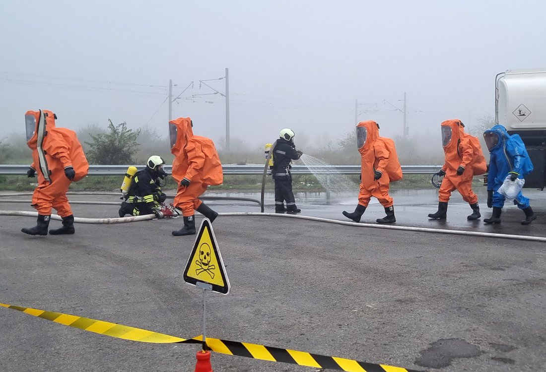 Учение край Варна: Симулираха тежка катастрофа с цистерна и разлив на сярна киселина