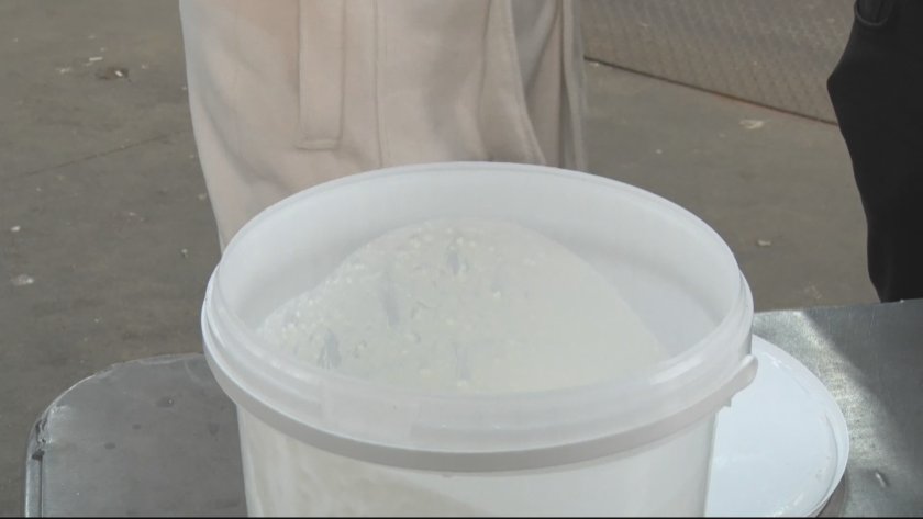 Изобретателни в контрабандата: Златни накити за над 223 хиляди лева бяха скрити в кисело мляко