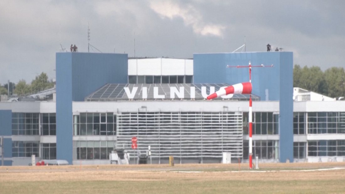 Затвориха отново летището във Вилнюс заради балони с хелий