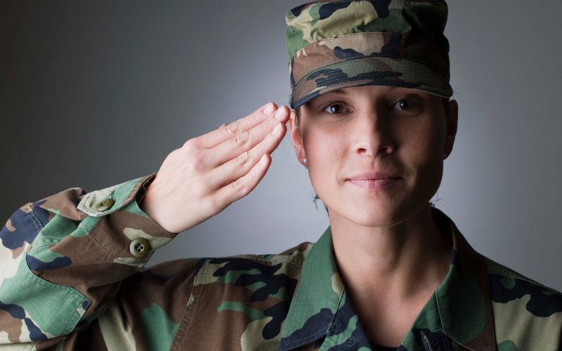 гръцката армия започва доброволно набиране жени