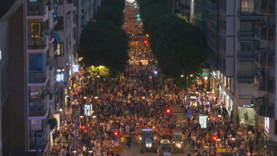 Година след потопа: Хиляди във Валенсия излязоха на протест