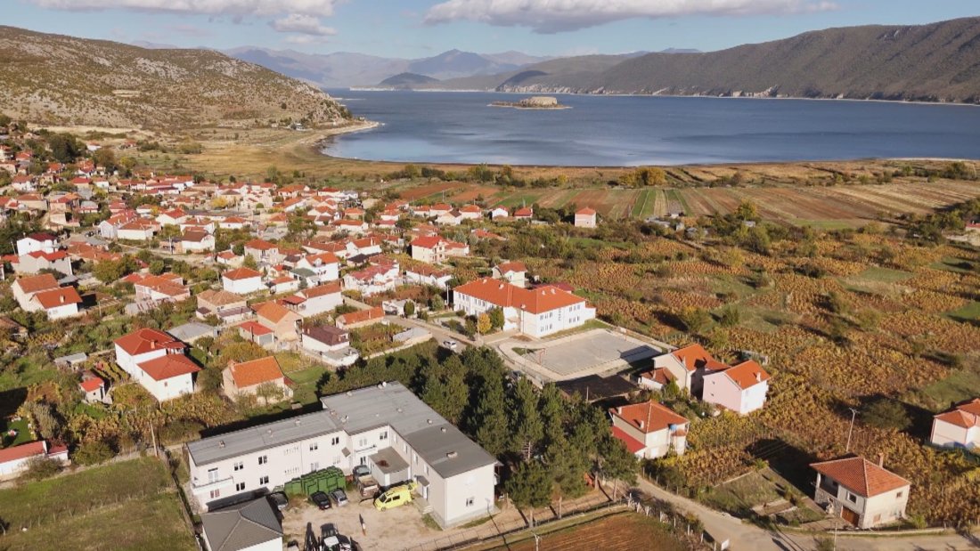 Подадена ръка: Български лекари преглеждат етнически българи в Албания