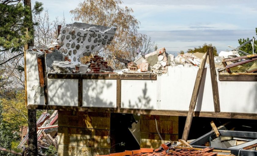 събарят бившия сарай доган бояна снимки