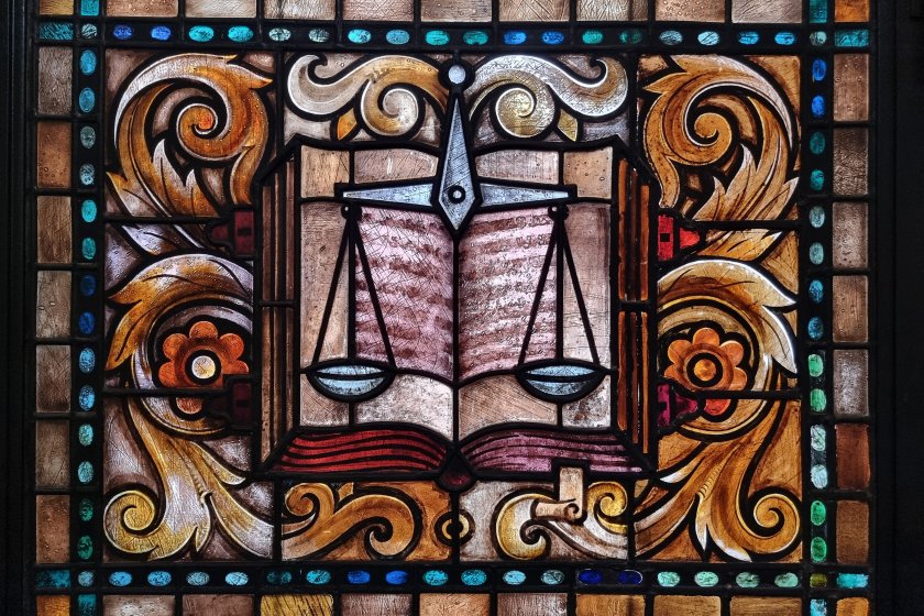 Прокуратурата ще поиска постоянен арест за служител на ДФ &bdquo;Земеделие&ldquo;, хванат с подкуп