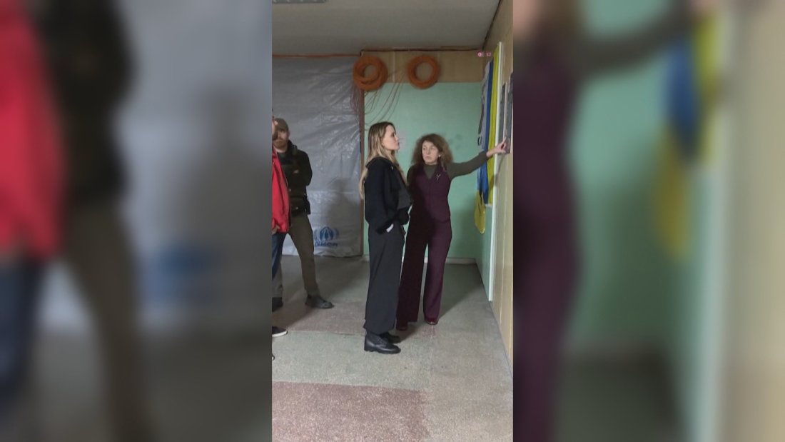 Анджелина Джоли посети един от най-опасните градове на фронтовата линия - Херсон