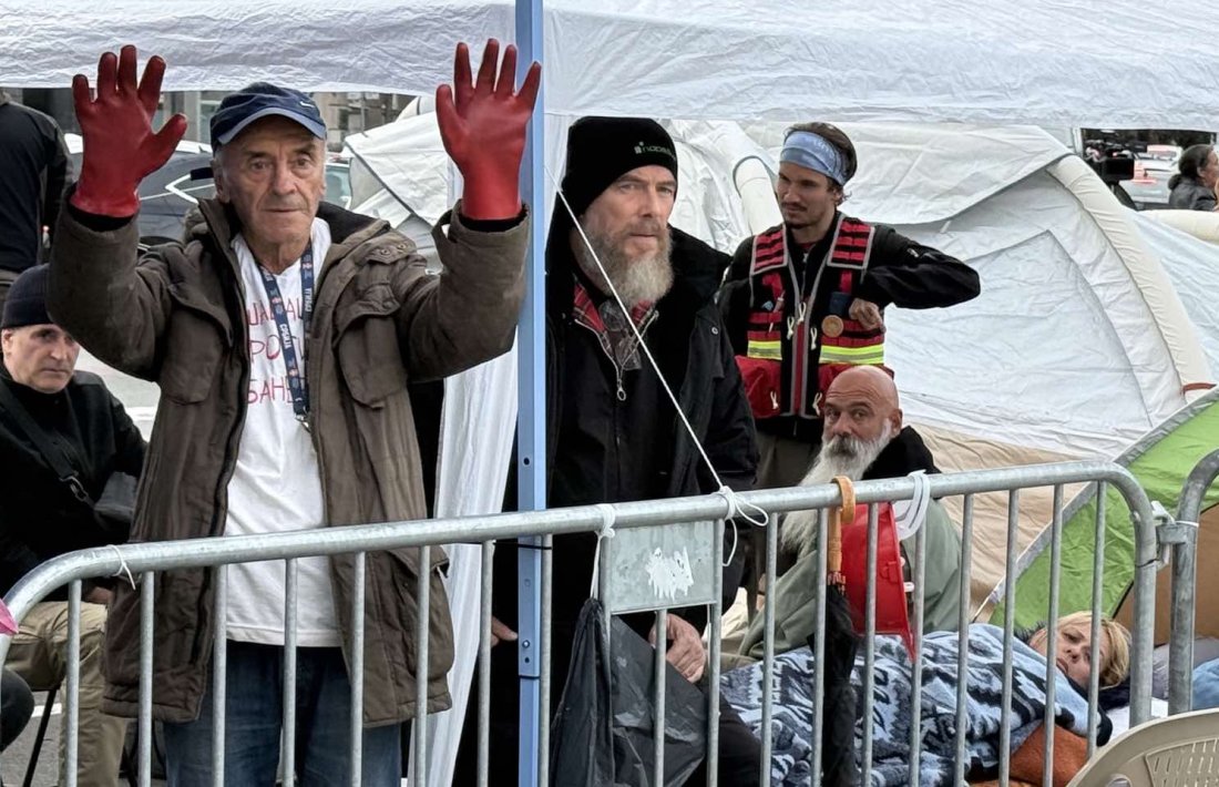 Над 30 арестувани след протестите пред парламента в Белград