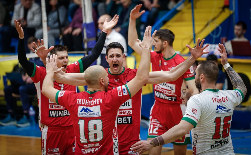 Нефтохимик 2010