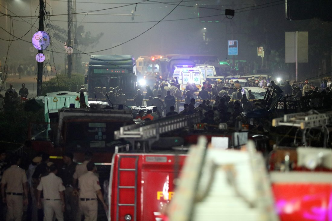 Взрив край Червената крепост в Делхи отне живота на осем души