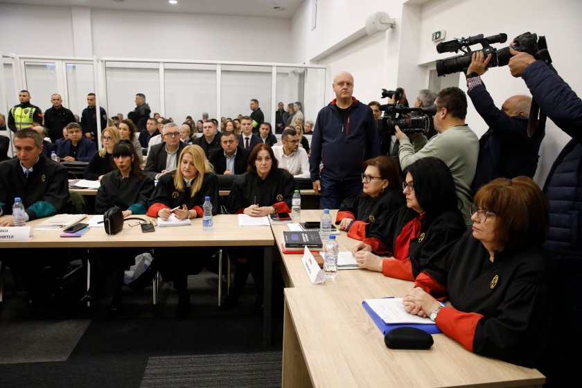 Първи ден от процеса за пожара в Кочани: Препълнена съдебна зала и нестихваща болка