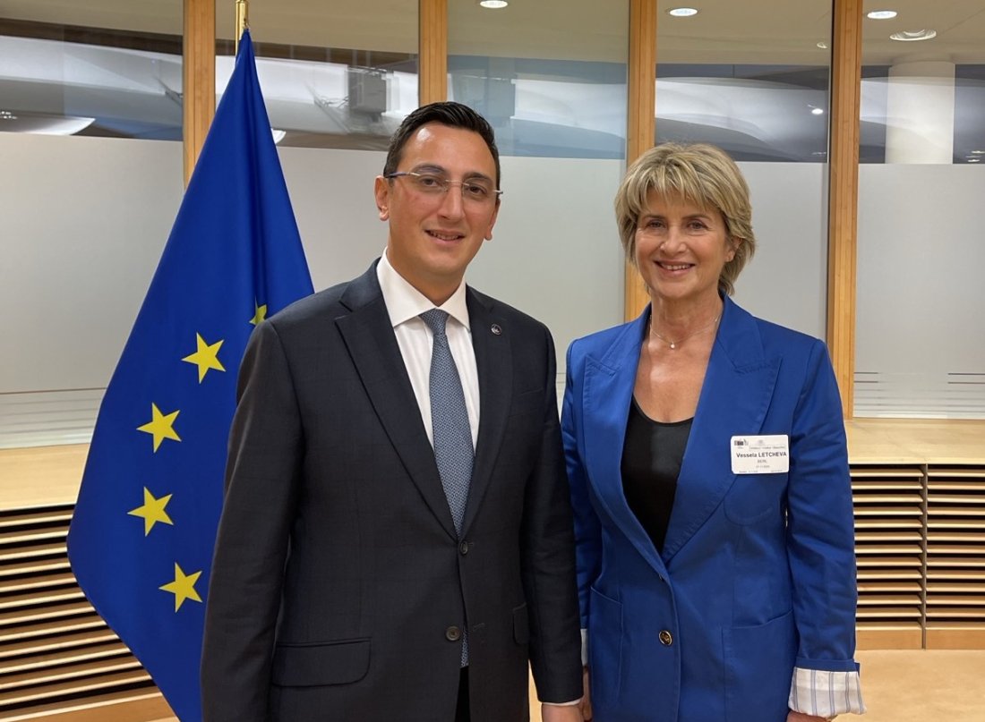 Весела Лечева участва в среща за спорта в Европа с Кърсти Ковънтри