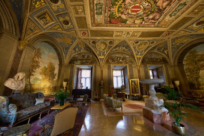 дворецът колона ndash дискретната туристическа атракция рим снимки