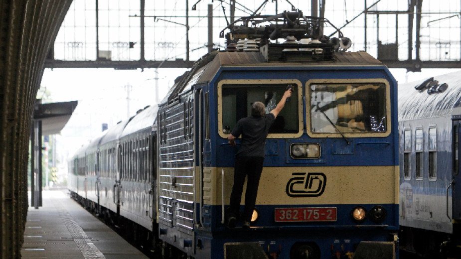 десетки пострадали влакова катастрофа чехия