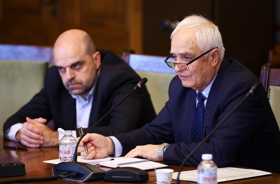 армията подсигурена бензин дизел една година корабното гориво ниско ниво каза военният министър атанас запрянов