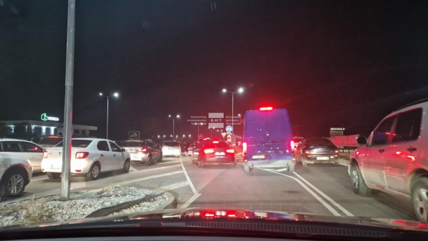 Километрично задръстване на входа на Пловдив от Асеновград, заради катастрофа с моторист