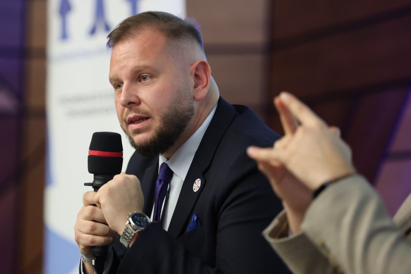 Петър Младенов