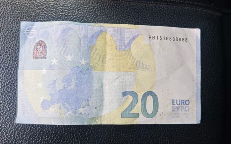 Измамиха таксиметров шофьор във Варна с фалшива 20-еврова банкнота