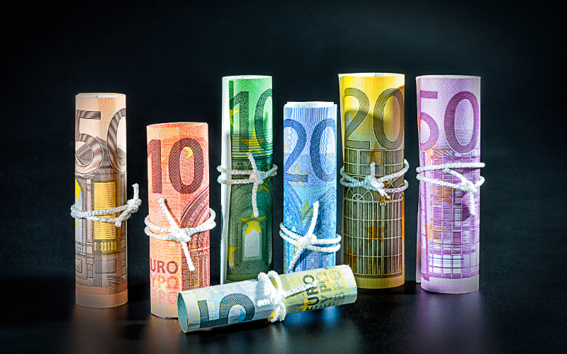 Моите въпроси за €: Кога ще можем да теглим евро от банкоматите в страната?