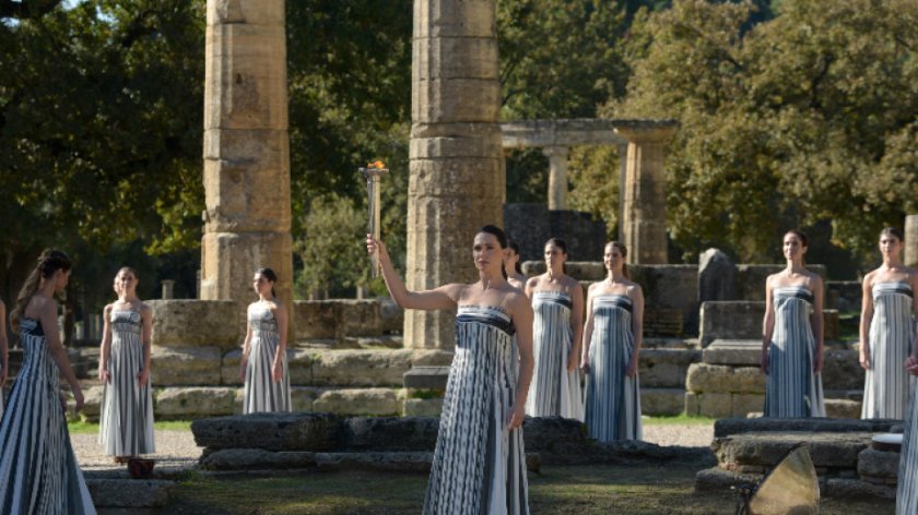 Лошото време премести запалването на олимпийския огън в музей