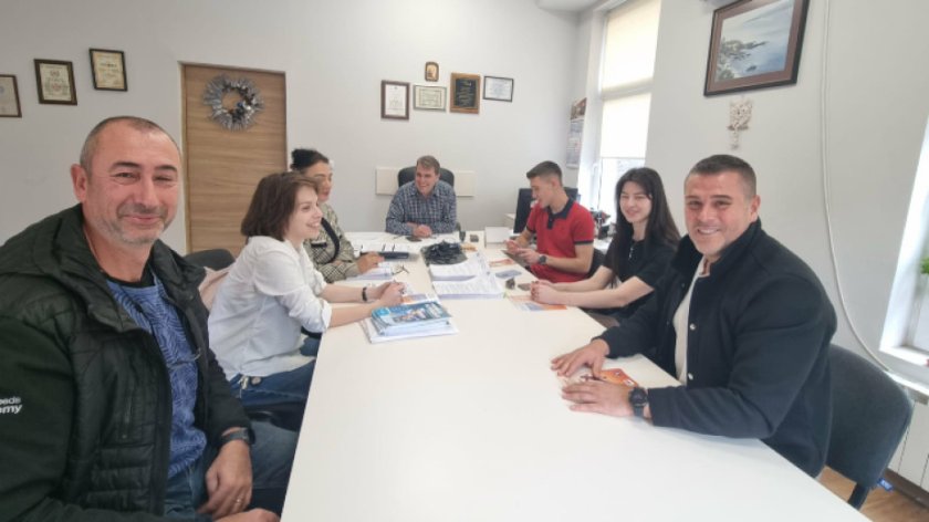 ученици нпмг подкрепят организацията световното спортисти синдром даун