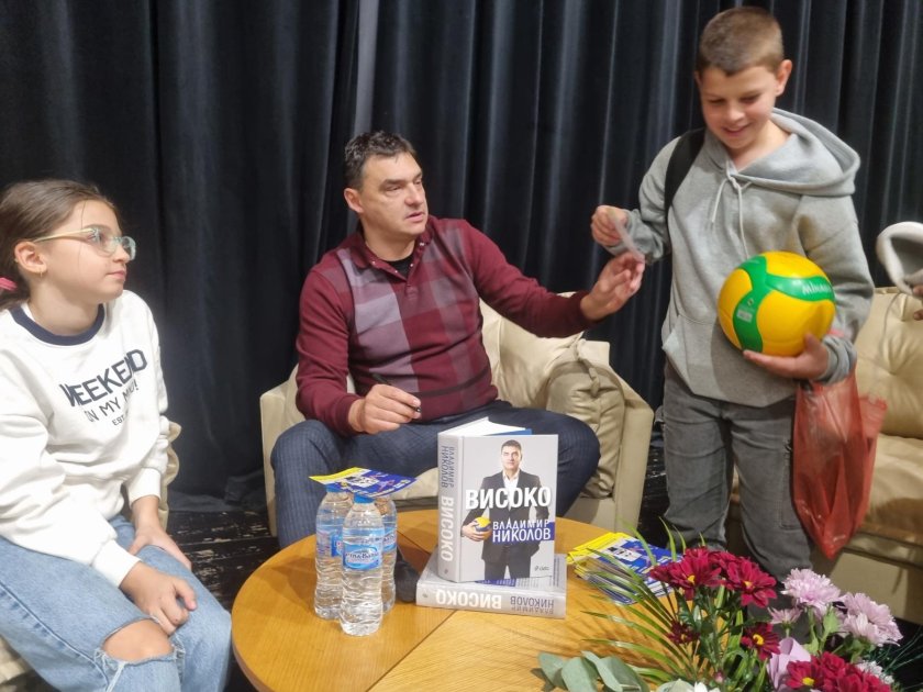 Владимир Николов