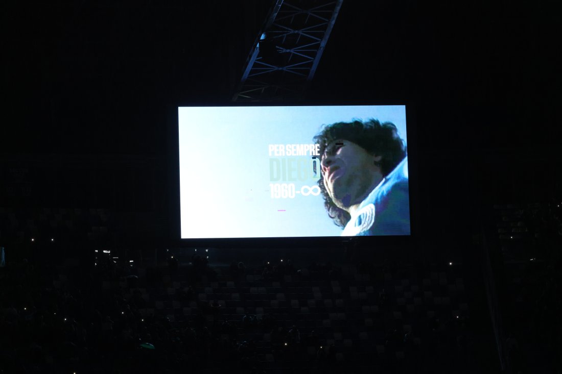 Наполи почете паметта на Диего Марадона