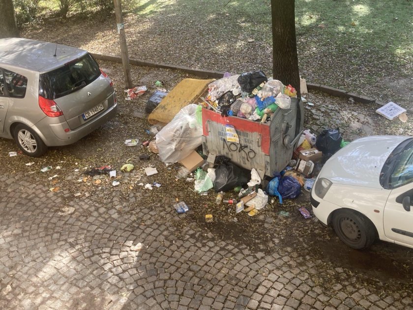 000 ролки чували смет раздават район bdquoслатинаldquo подготвят криза боклука