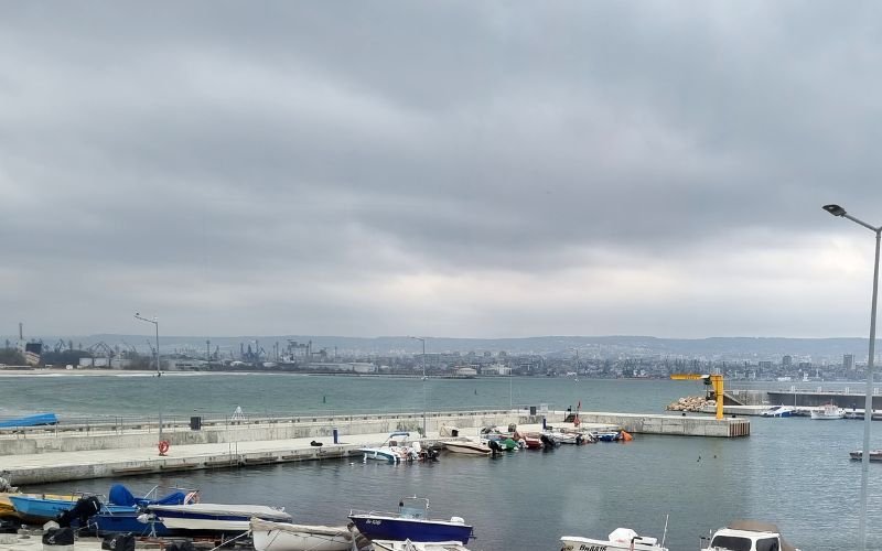 Обвинения за измама с несъществуващо рибарско пристанище във Варна (ОБЗОР)