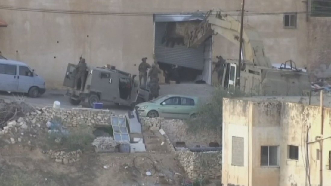 израел бомбардира сирия жертви въздушни удари сухопътна операция