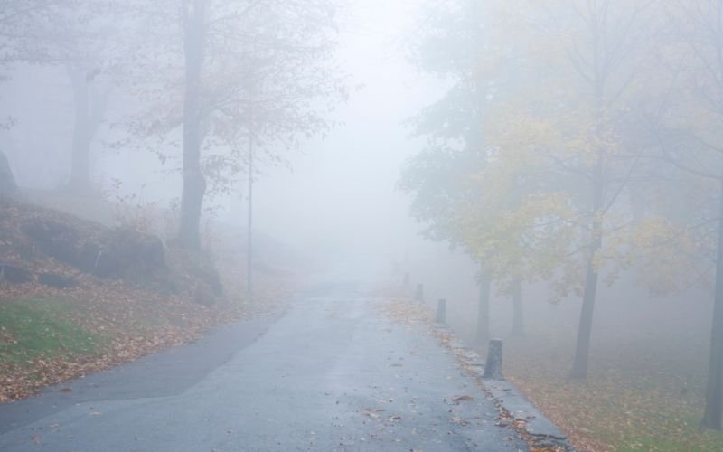 облачно мъгливо време четвъртък вечерта завали дъжд