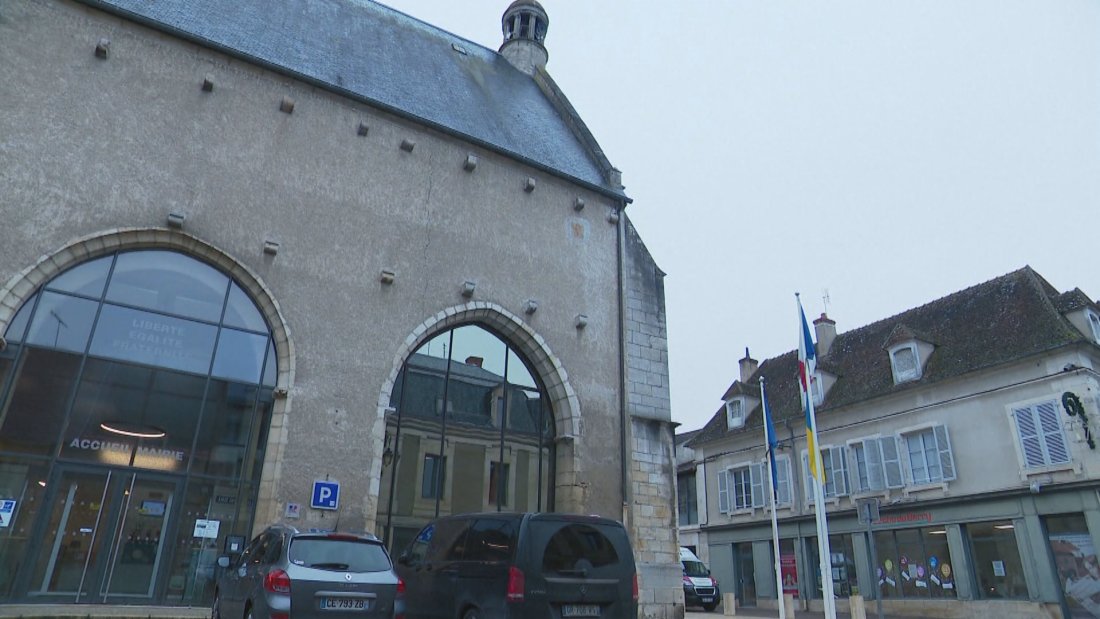 1000 евро всяка родилка френска болница подпомага млади семейства